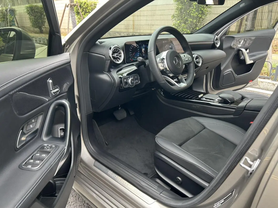 Mercedes-Benz Mercedes-Benz A-class Facelift A 200 L sports sedan fashion type