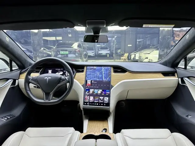 Tesla Model S Long battery life version