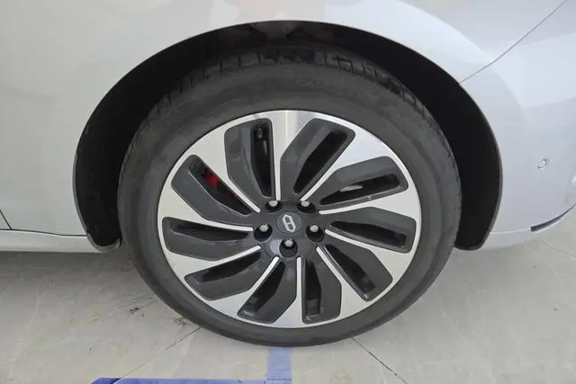 AITO Ask the world M5 Extended range four-wheel drive performance version