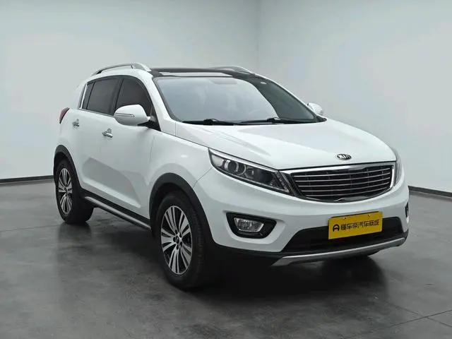 Kia Smart running 2.0L automatic two-wheel drive version DLX