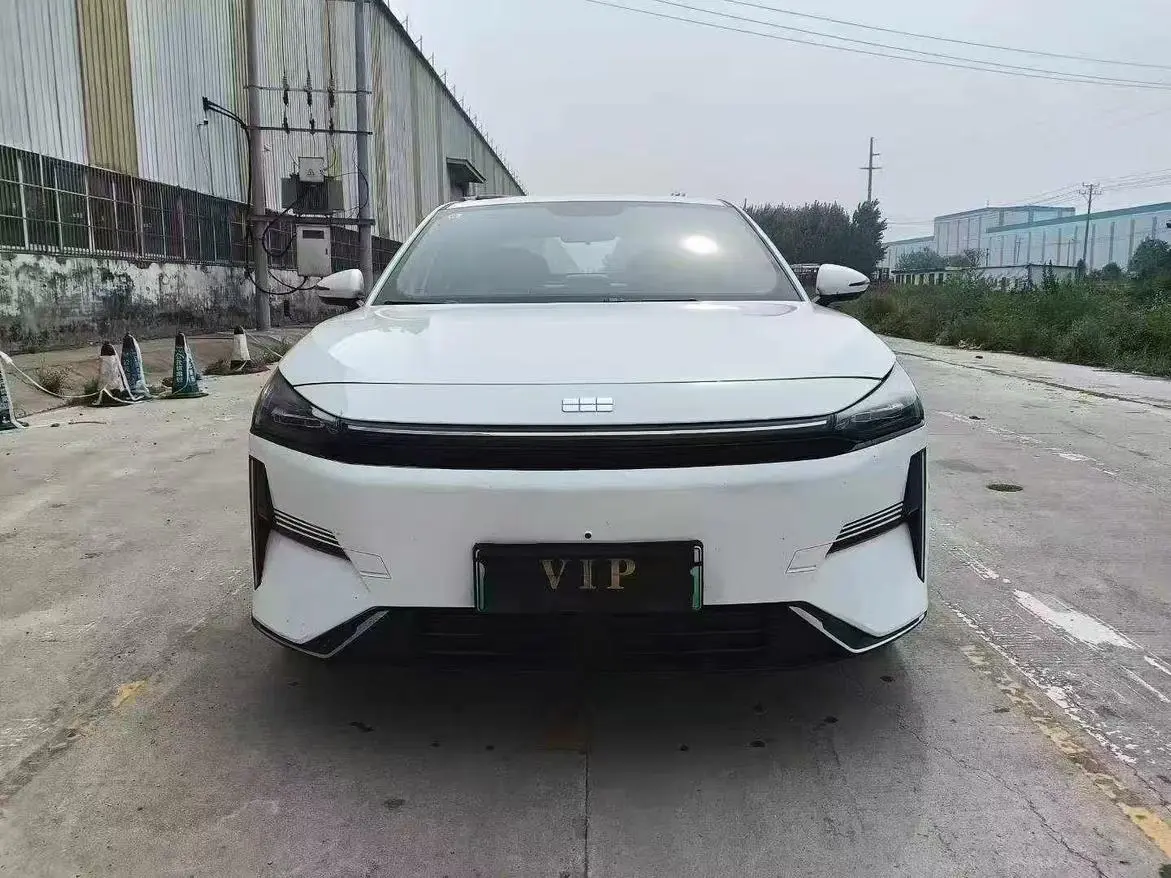 Geely Galaxy Galaxy L6 1.5 EM-i DHT 140KM Long Voyage Version