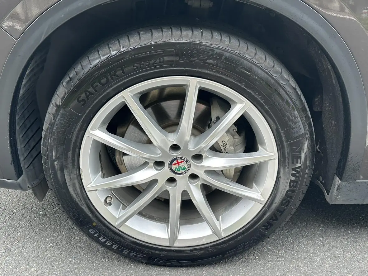 Alfa Romeo Stelvio 2.0T 280HP Deluxe Edition