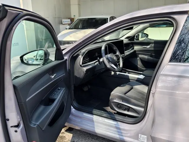 Volkswagen Passat Pro 380TSI Dragon Edition