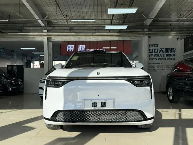 AITO Ask the world M8 Pure electric Max+ six-seater four-wheel drive version