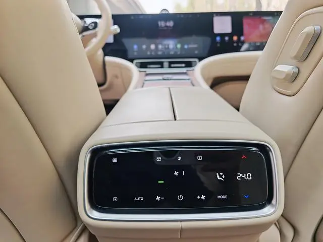 AITO Ask the world M9 Extended range Max six-seater version
