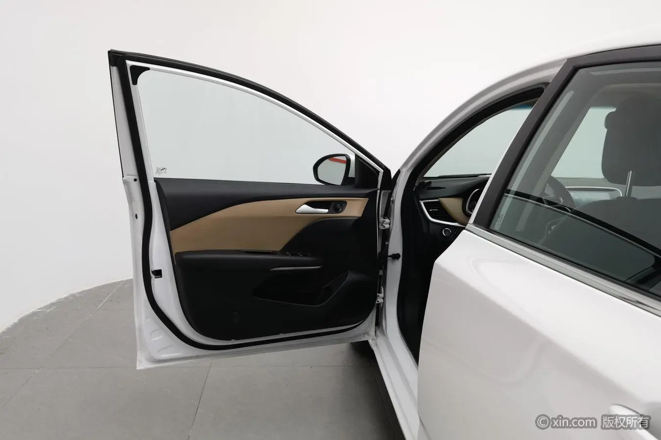 Chevrolet Cruze 320 automatic Enjoy Skylight version