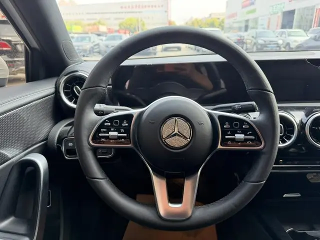 Mercedes-Benz Mercedes-Benz A-class Facelift A 200 L sports sedan fashion version
