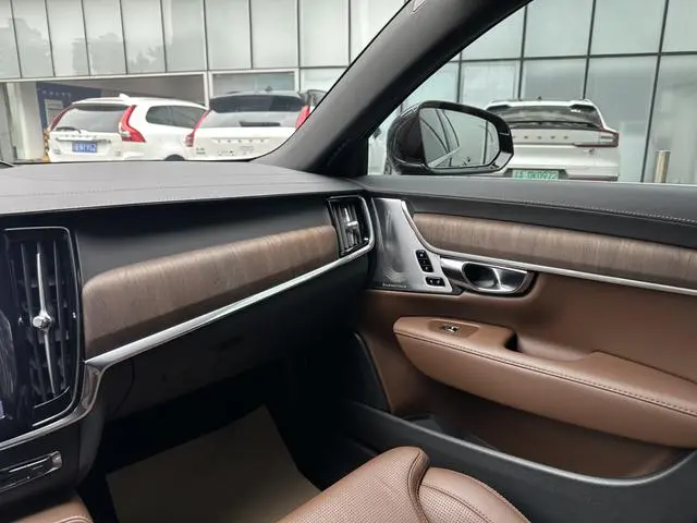 Volvo Volvo S90 PHEV T8 four-wheel drive long battery life Zhiya Deluxe Edition