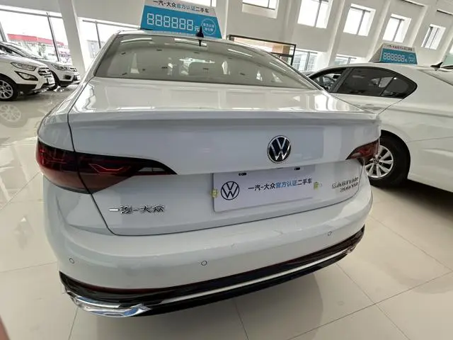 Volkswagen Sagitar 200TSI DSG Flying Edition