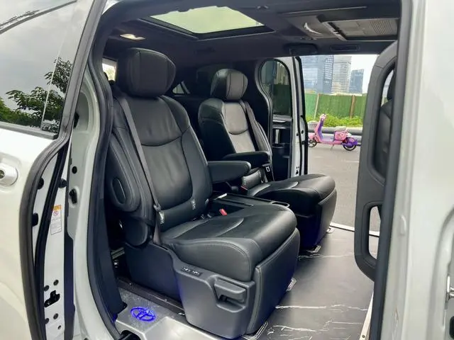 TOYOTA Saina 2.5L Hybrid Extreme Edition