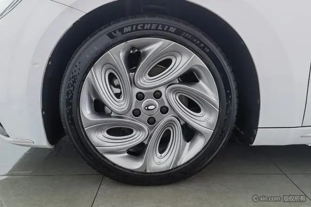 Ora Euler Lightning Cat 555km Premium Edition
