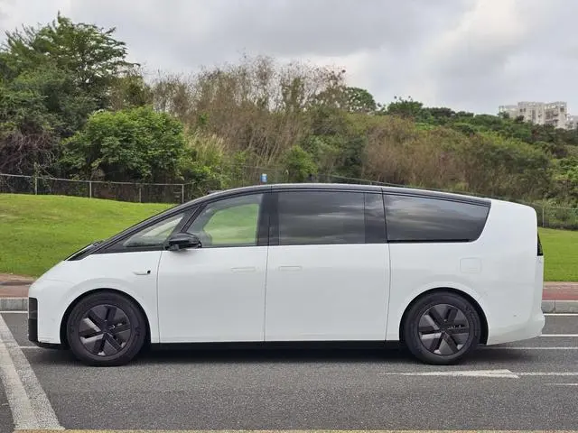 Li Auto Ideal MEGA Home Family Special Edition