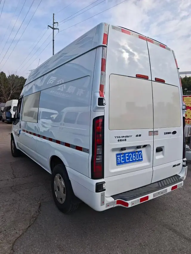 Ford The new generation of Quanshun Pro 2.2T manual van long axle 3 seats mid-top