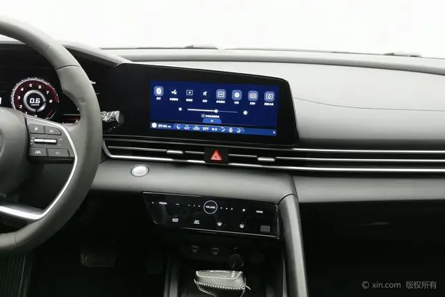 Hyundai Elantra 1.5L CVT LUX Premium Edition
