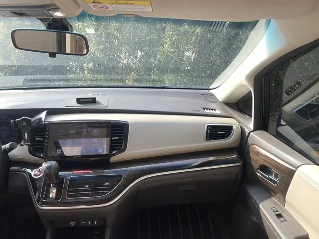 Honda Odyssey 2.4L Deluxe Edition