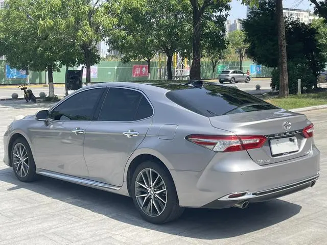 TOYOTA Camry 2.5G Deluxe Edition