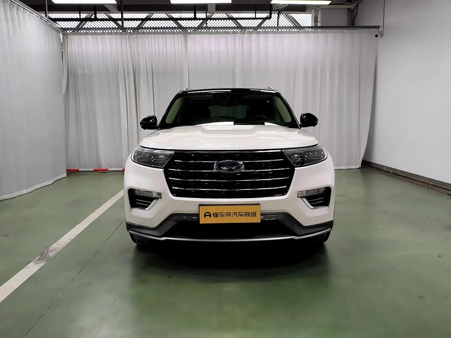 Ford Explorer EcoBoost 285 rear drive fashion version 6 seats