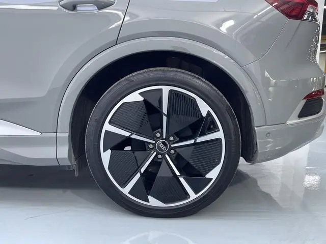 Audi Audi Q4 e-tron 50 e-tron quattro Creative Edition