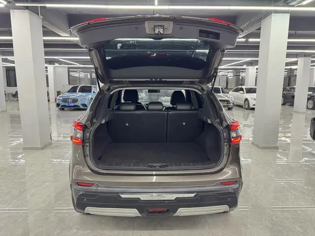 Nissan Qashqai 2.0L CVT Deluxe Edition