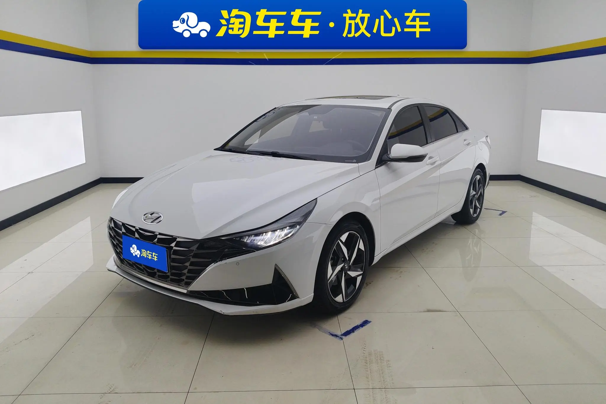 Hyundai Elantra 1.5L CVT LUX Premium Edition