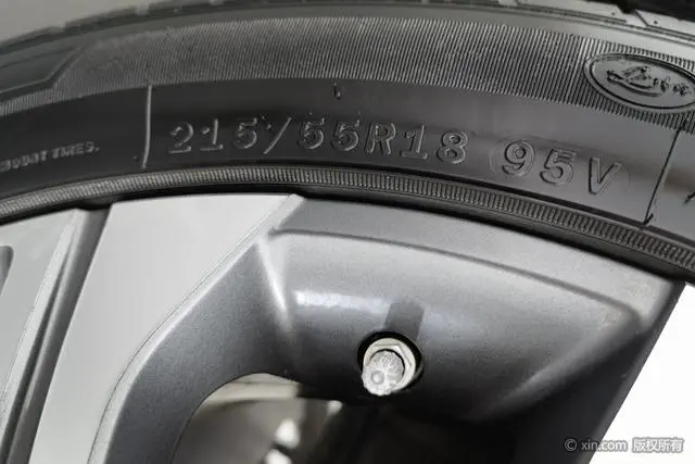 Geely Binyue 260T DCT Knight Country VI