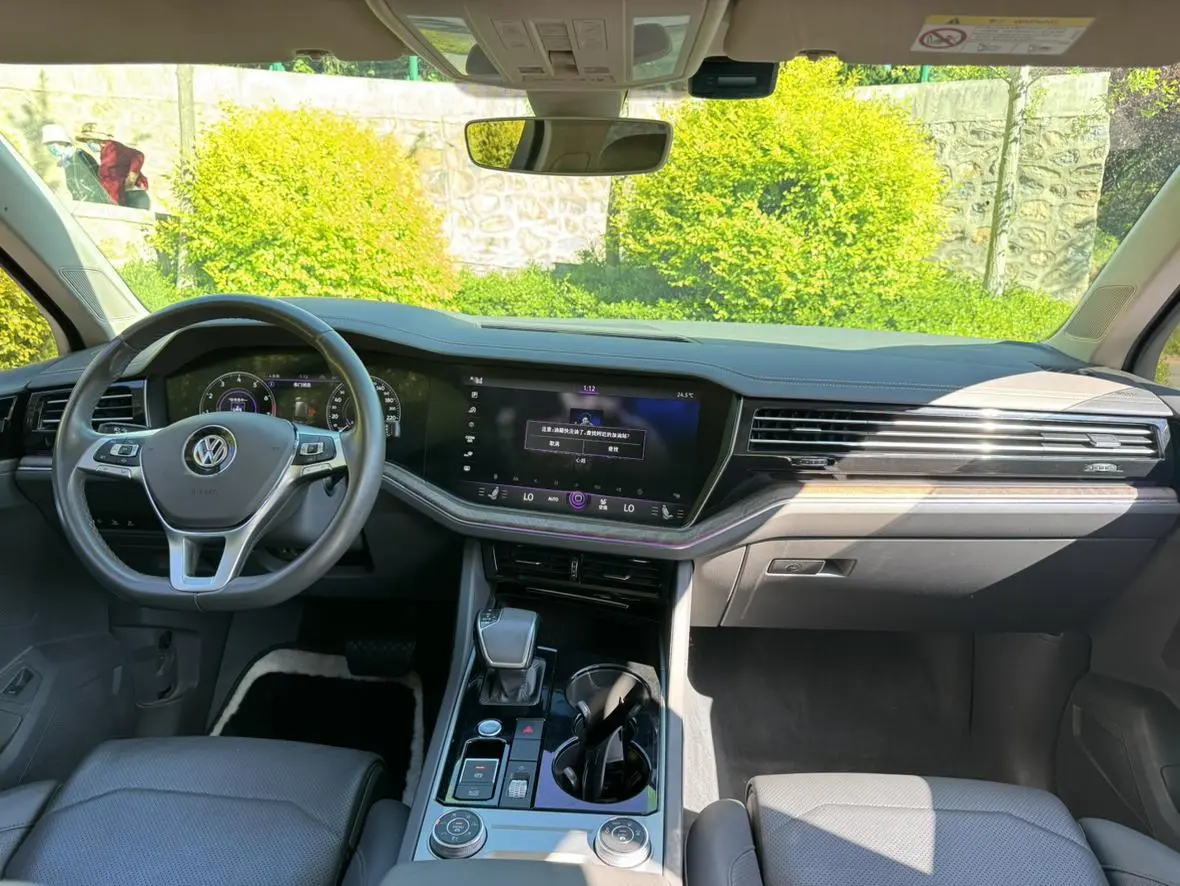 Volkswagen Touareg 3.0 TSI Sharp Front Version Country V
