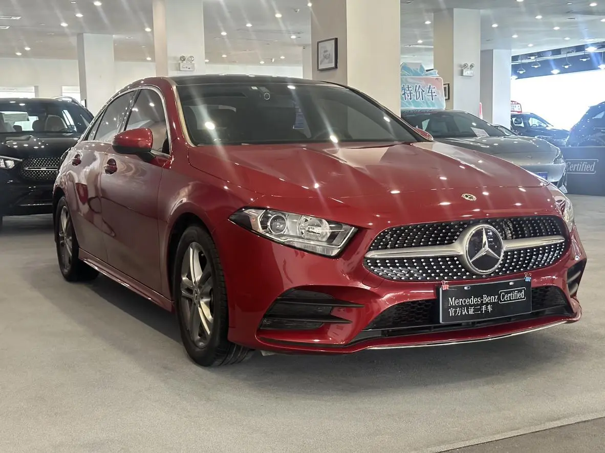 Mercedes-Benz Mercedes-Benz A-class Facelift A 180 L sports sedan