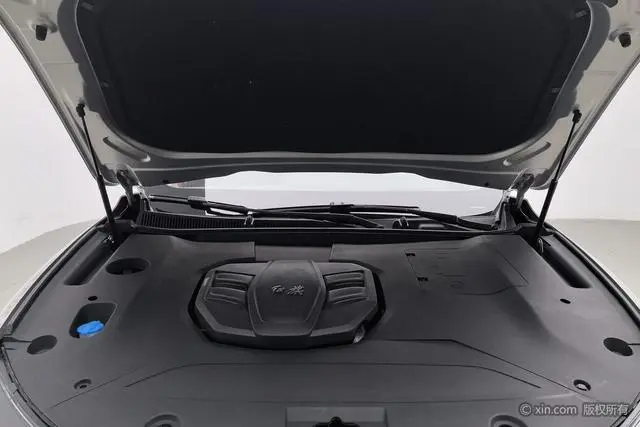 Hongqi Hongqi HS5 Facelift 2.0T Zhilian flag enjoy four-wheel drive version