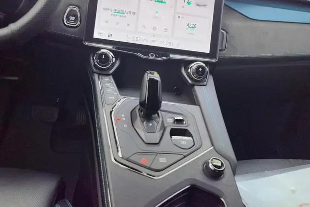 LYNK & CO Lynk &Co. 05 EM-P PHEV 1.5TD HALO