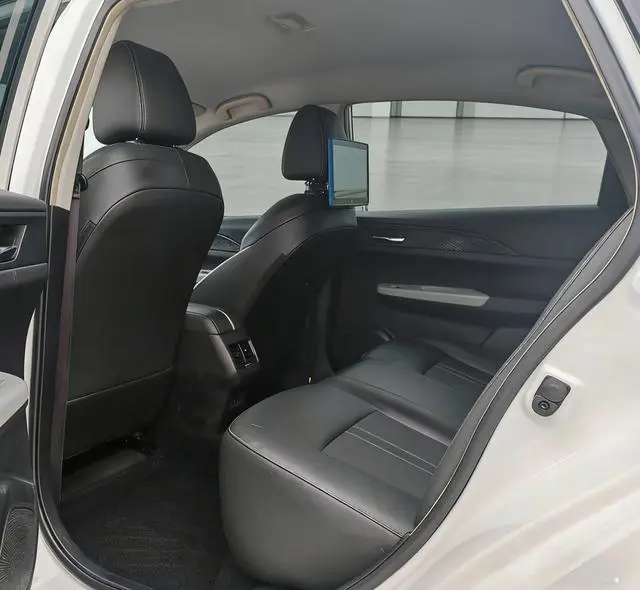 Dongfeng Fengshen Dongfeng Fengshen E70 Second facelift 500 Super Exclusive Edition