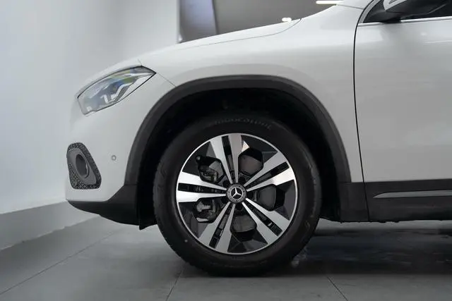 Mercedes-Benz Mercedes-Benz GLA GLA 220