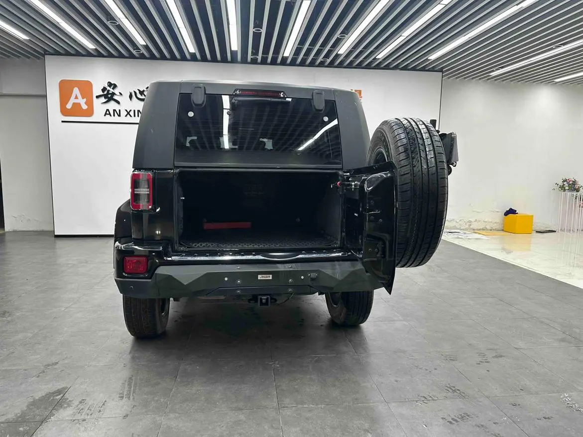 Beijing Beijing off-road BJ40 2.0T automatic four-wheel drive City Hunter edition knight type