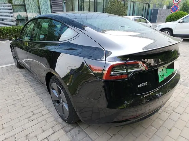 Tesla Model 3 Upgraded version of standard battery life rear drive