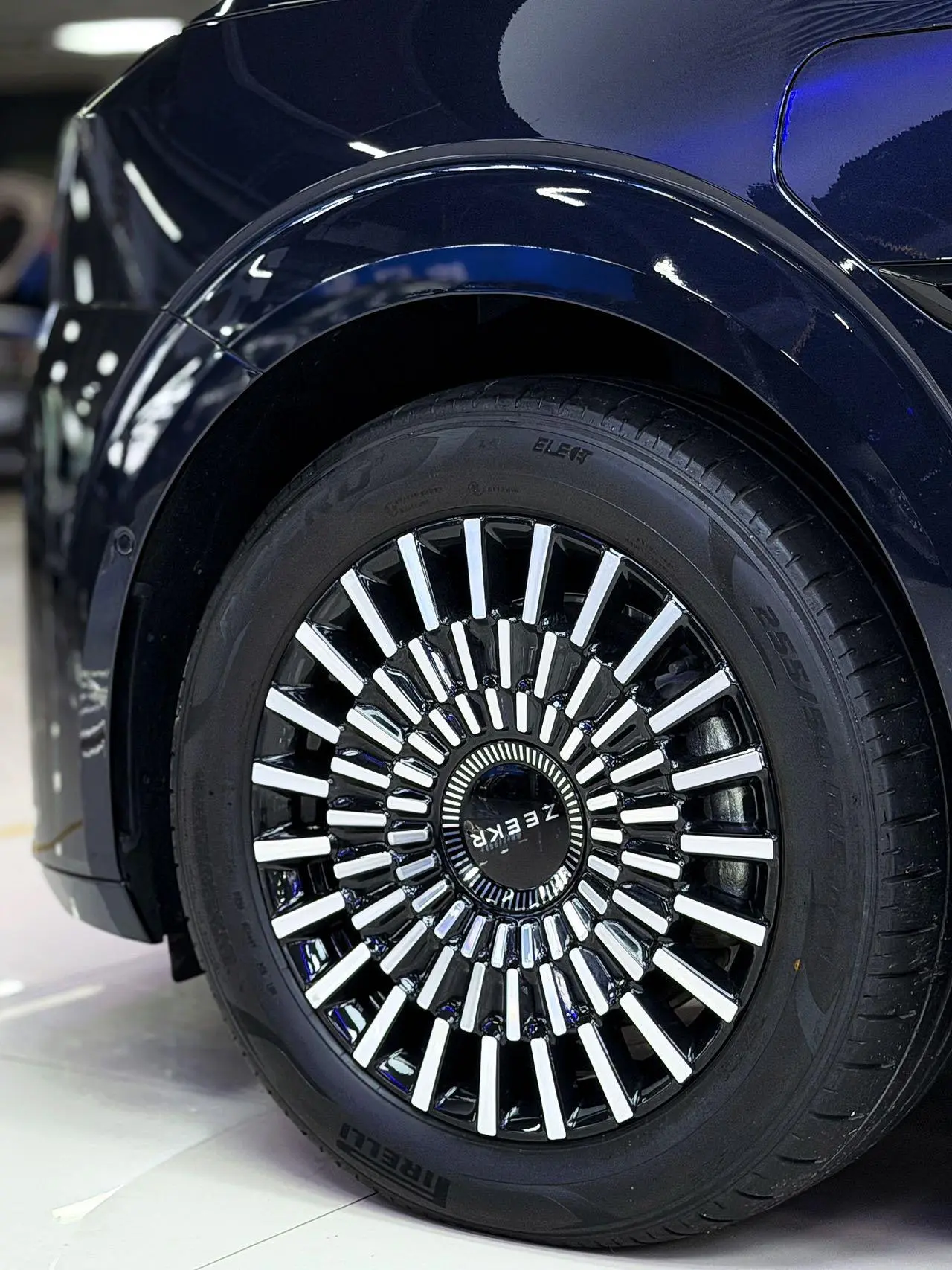 ZEEKR ZEEKR 009 Six-seater executive edition four-wheel drive 108kWh