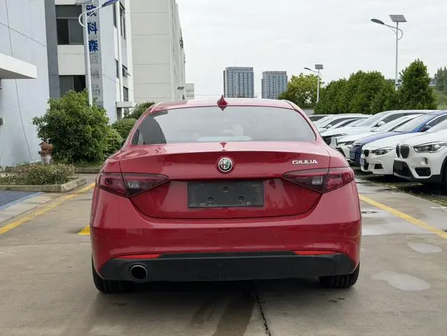 Alfa Romeo Giulia 2.0T 200HP Elite Edition