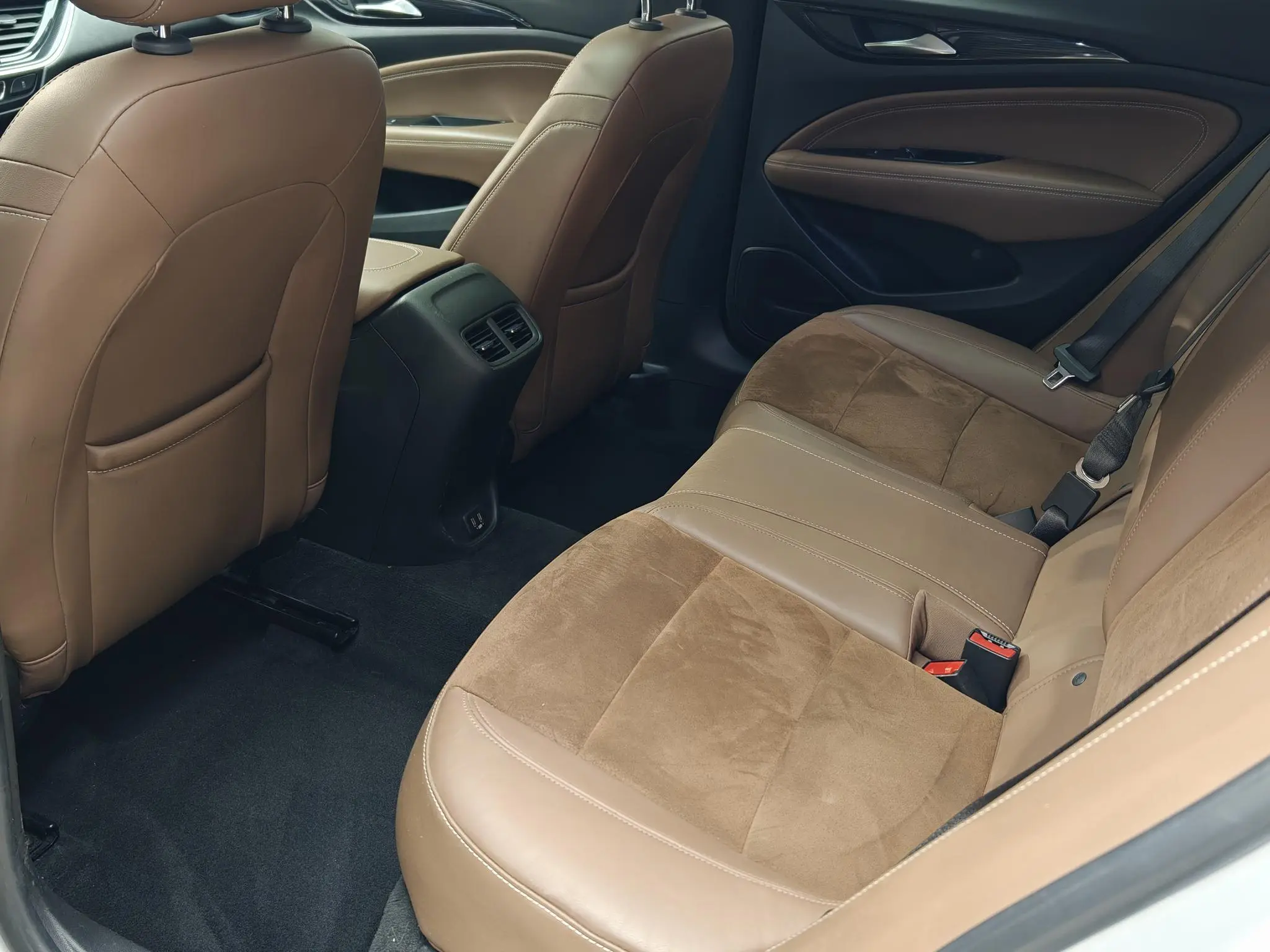 Buick Regal 552T luxury