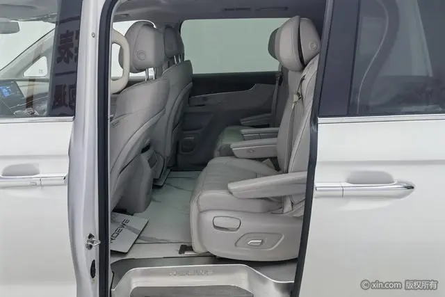 Roewe Roewe iMAX8 400TGI Premium Edition