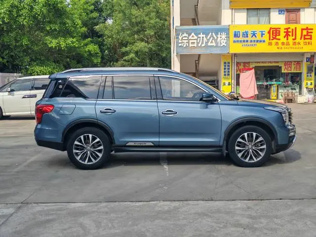 GAC Trumpchi GS8 320T two-wheel drive premium edition 7 seats