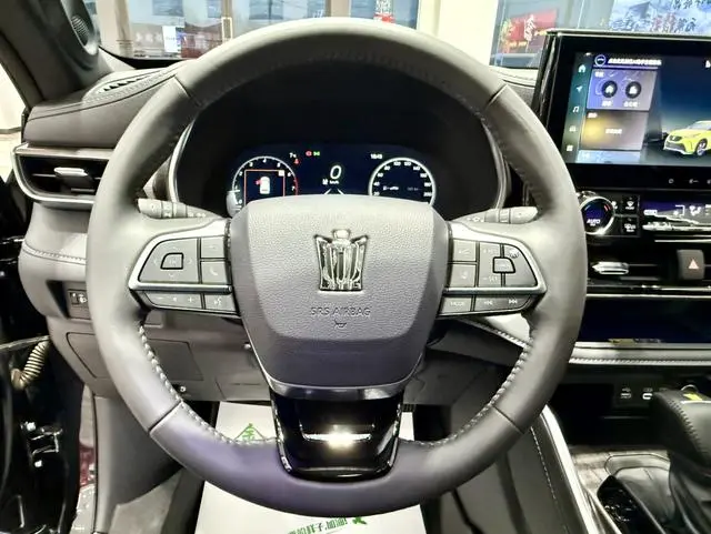 TOYOTA Crown Lufang 2.0T automatic four-wheel drive Jinyao version