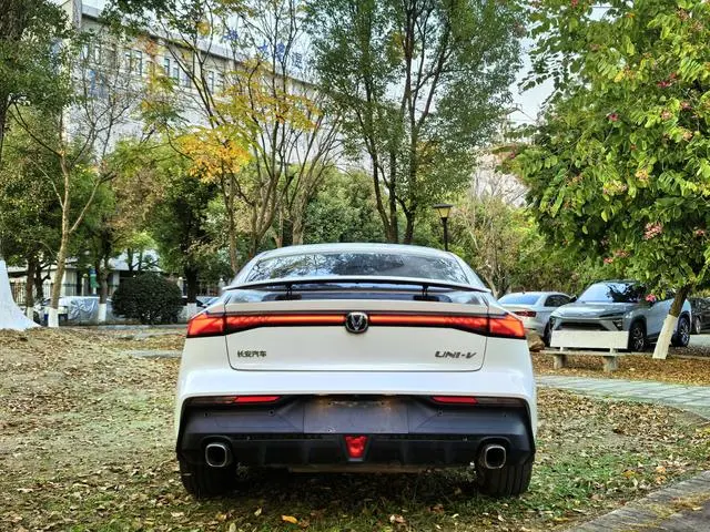 Changan Changan UNI-V 1.5T premium type