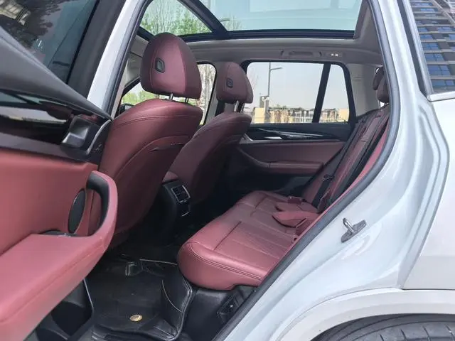BMW BMW iX3 Leading type