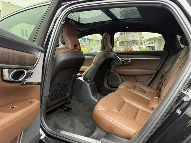 Volvo Volvo S90 PHEV T8 four-wheel drive long battery life Zhiya Deluxe Edition