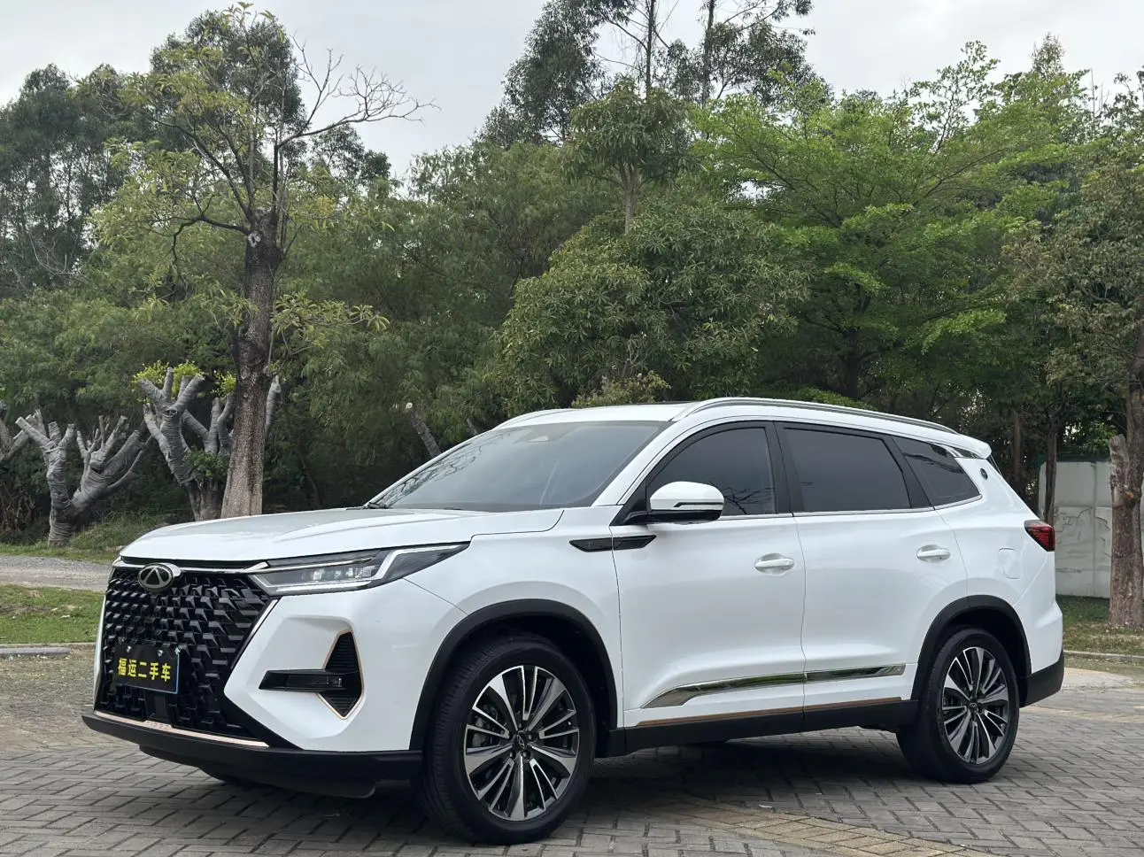 Chery Fulwin Tiggo 8 PRO Champion Edition 390T two-wheel drive Peak Edition 5 seats