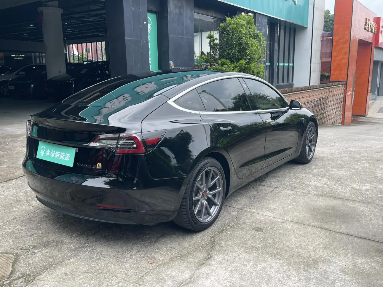 Tesla Model 3 Long battery life, rear-wheel drive version