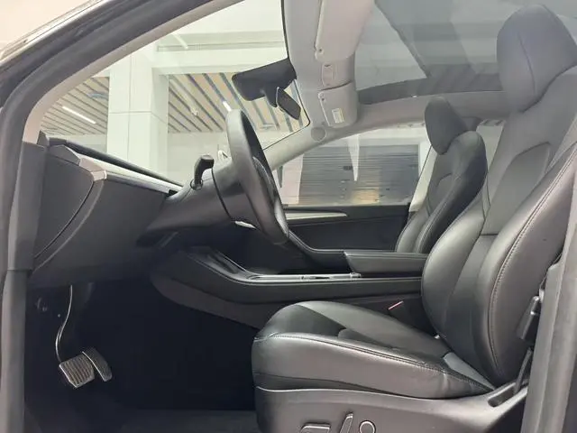 Tesla Model Y Rear-wheel drive version