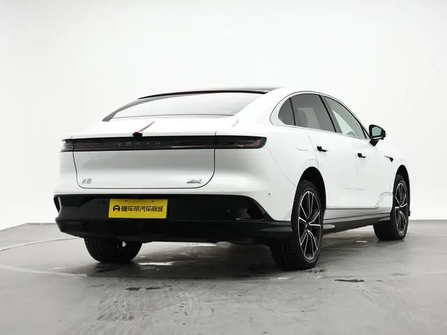 VOYAH Lantu chasing light PHEV Ultra-long battery life, four-wheel drive ultimate edition