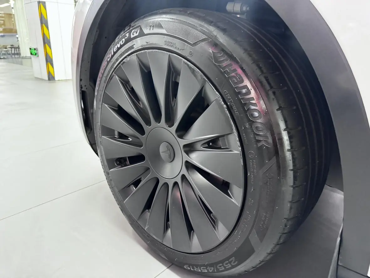 Tesla Model Y Long battery life all-wheel drive version