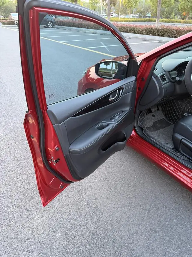 Nissan TIIDA 1.6L CVT Zhizun Edition