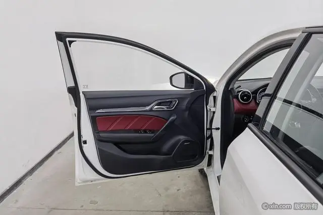 MG MG6 20T Automatic Trophy Competitive Edition + BOSE Audio Deluxe Set