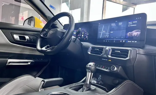 Ford Mustang 2.3T EcoBoost Convertible Sports Edition
